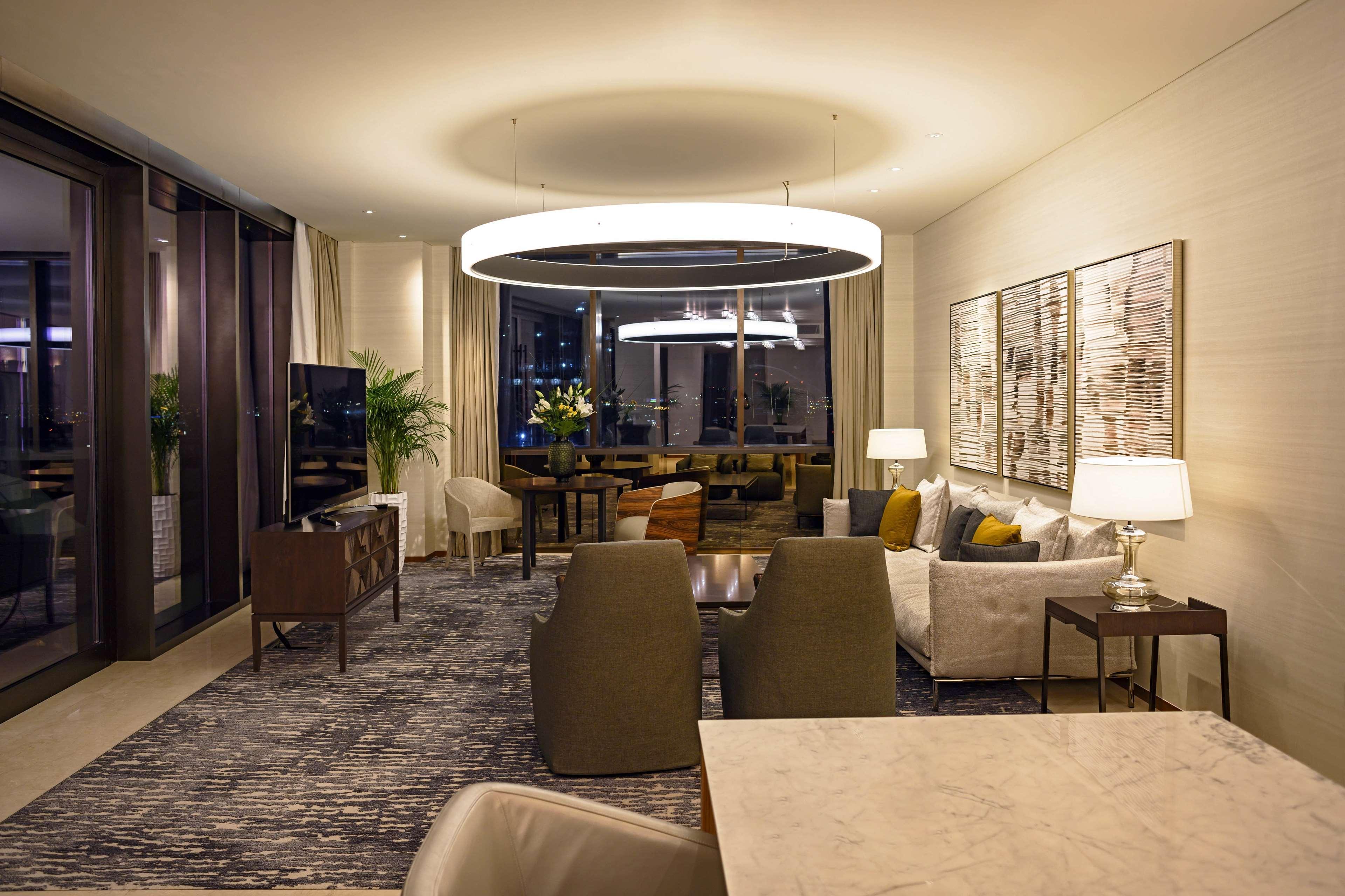Hotel Park Hyatt Doha, Msheireb Downtown Esterno foto A living room at The Ritz-Carlton, Chicago