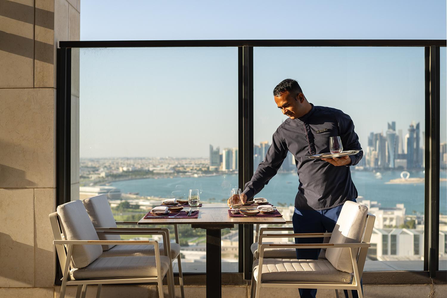 Hotel Park Hyatt Doha, Msheireb Downtown Esterno foto A butler at the Jumeirah Atlantis Hotel in Dubai