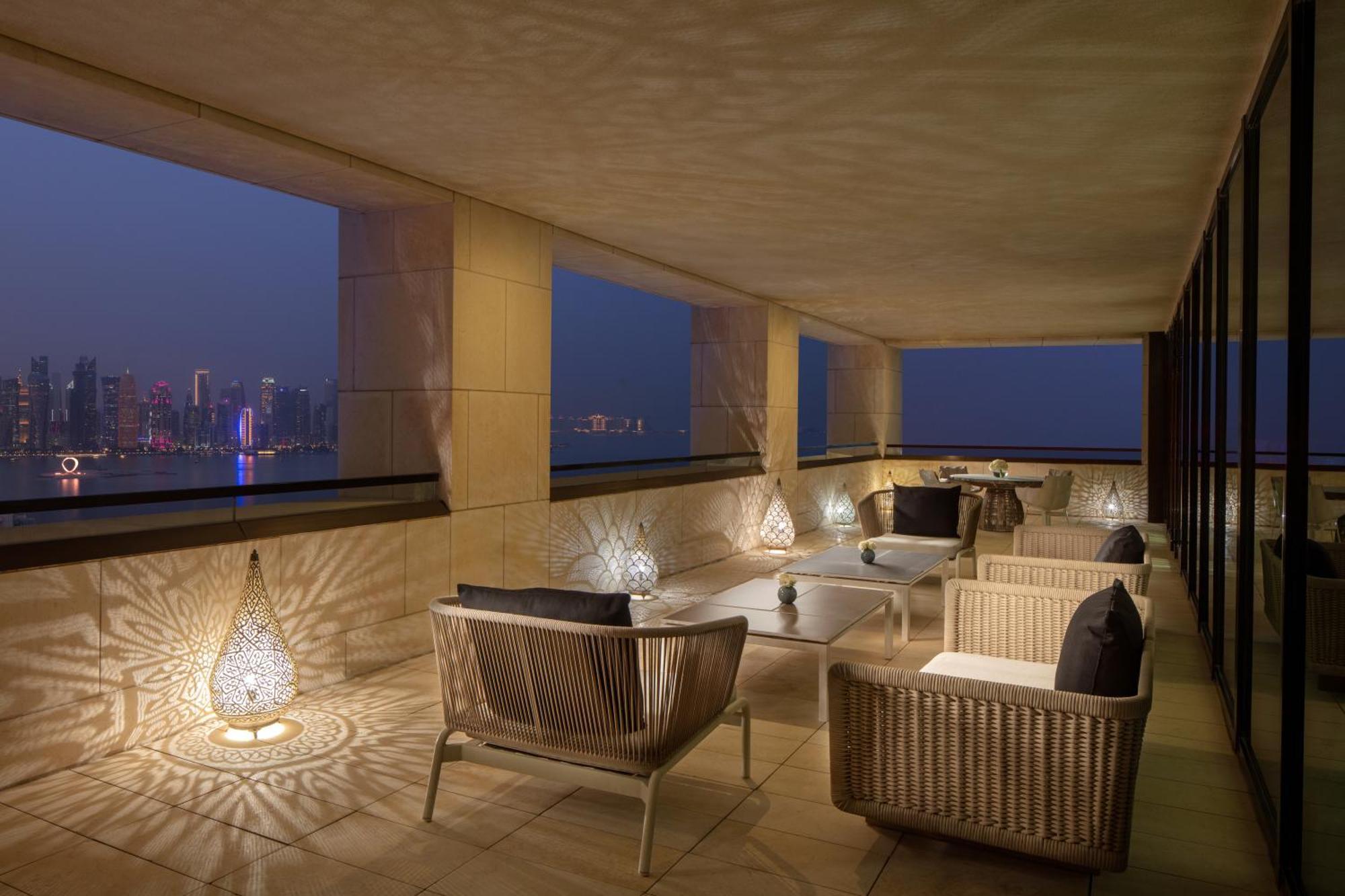 Hotel Park Hyatt Doha, Msheireb Downtown Esterno foto The view from the balcony of a suite at the Mandarin Oriental, Shanghai